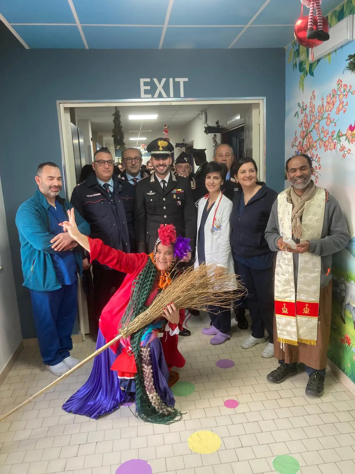 Epifania solidale all’Ospedale di Polistena: i Carabinieri portano sorrisi ai bambini\n