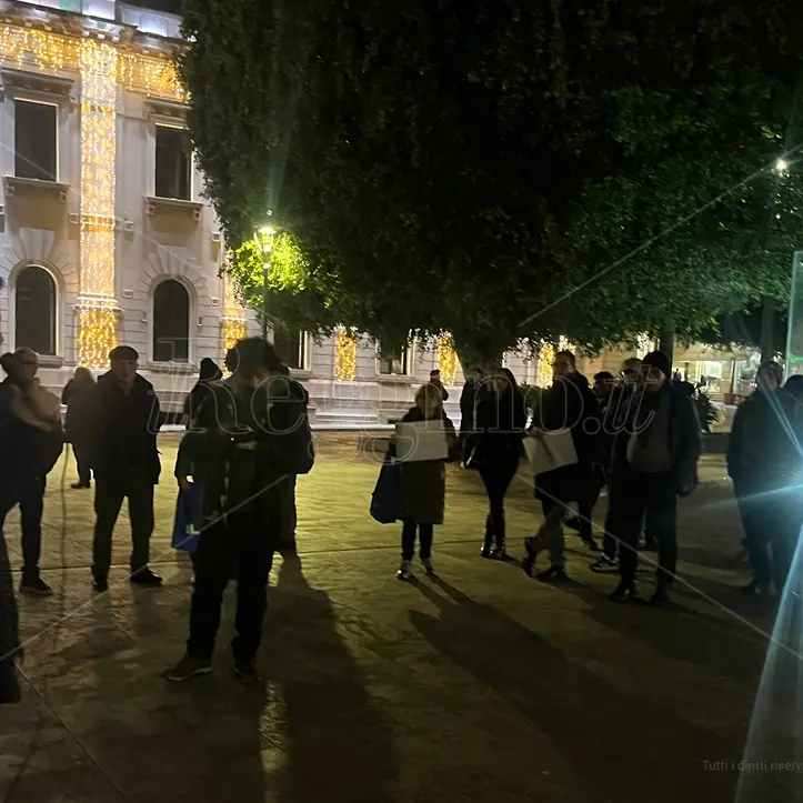 A Reggio un presidio a sostegno del Venezuela, Potere al Popolo: «Gli Stati uniti hanno violato la sovranità di uno Stato. Già 80 le vittime»\n