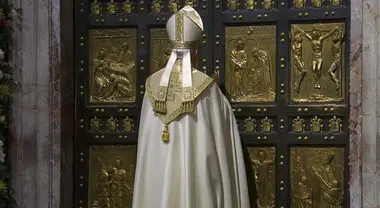 Giubileo, Papa chiude la Porta Santa di S. Pietro aperta da Francesco\n