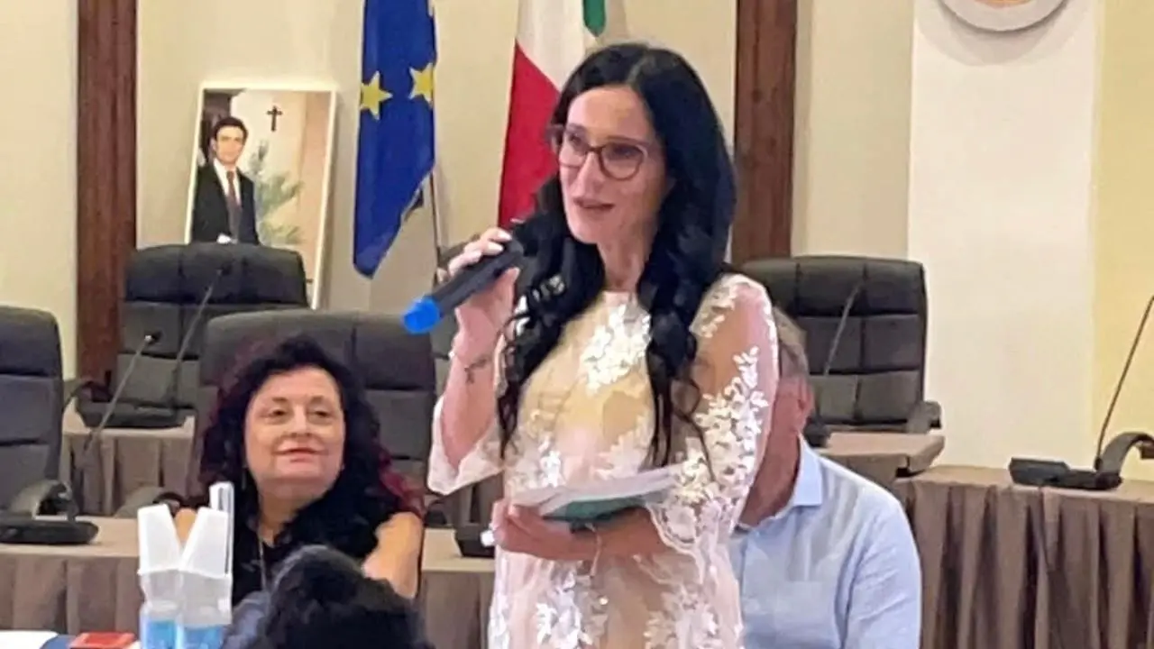 La letteratura si fa pedagogia con\u00A0Angela Giordano:\u00A0«Scrivo filastrocche per insegnare ai bambini ad ascoltare anche il dolore»\n