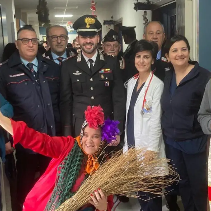 Epifania di solidarietà al reparto Pediatria dell’ospedale di Polistena: i Carabinieri regalano giochi e dolci ai bambini\n