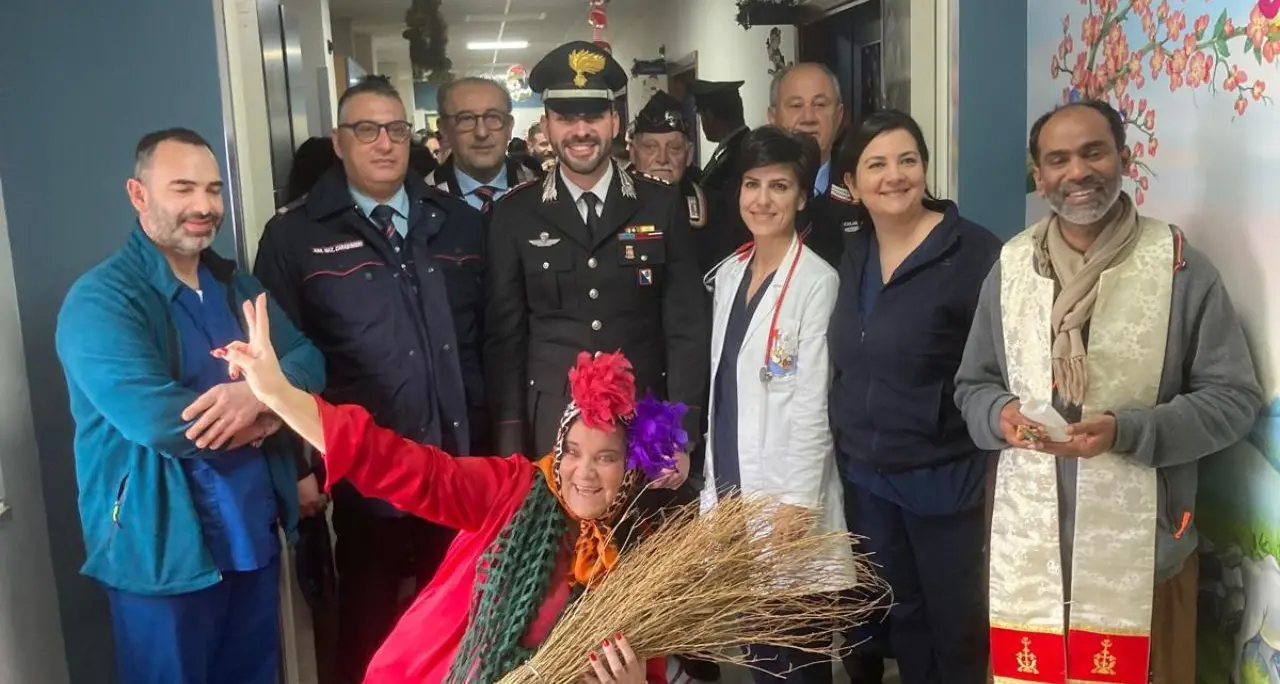 Epifania di solidarietà al reparto Pediatria dell’ospedale di Polistena: i Carabinieri regalano giochi e dolci ai bambini\n
