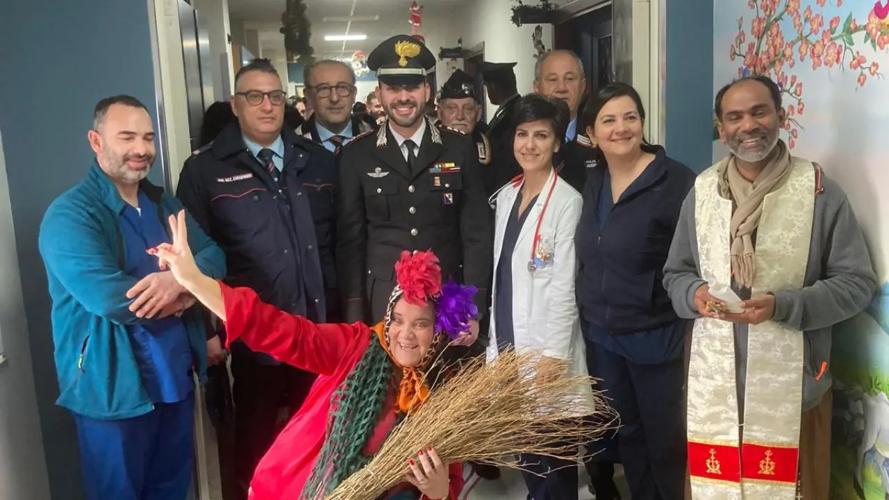 Epifania di solidarietà al reparto Pediatria dell’ospedale di Polistena: i Carabinieri regalano giochi e dolci ai bambini\n