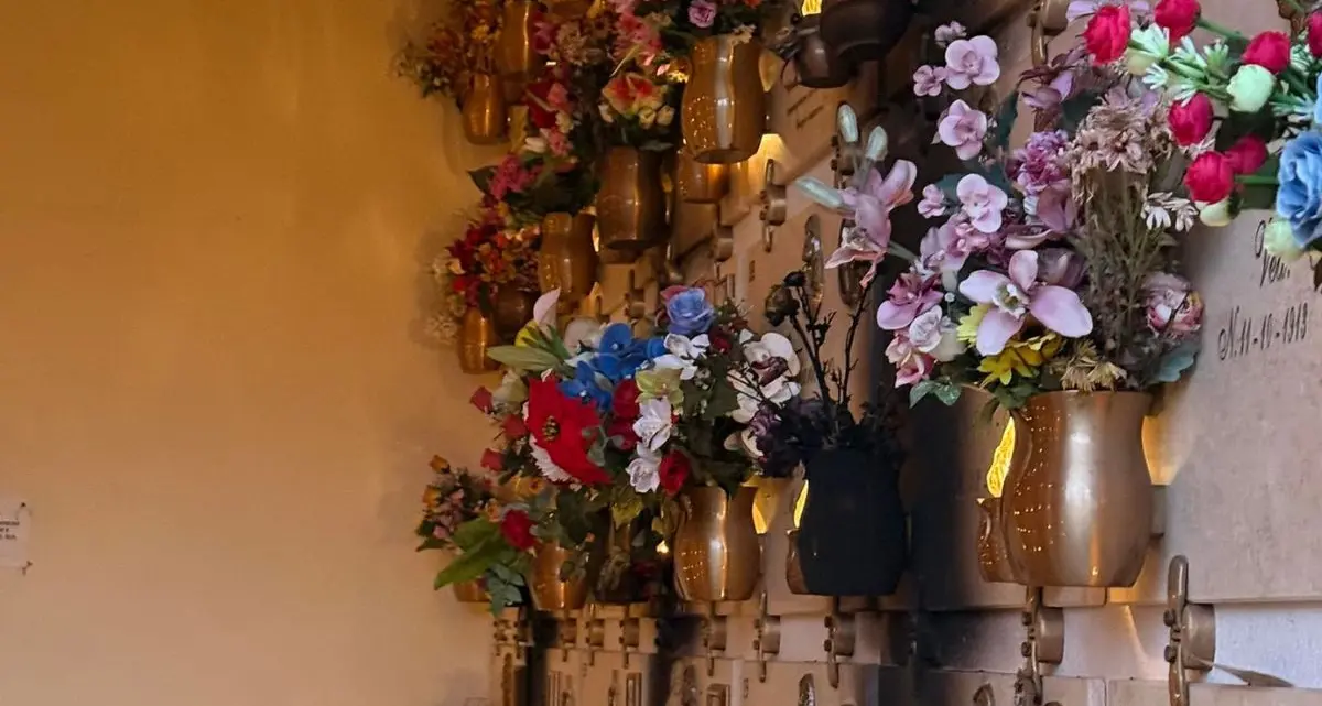 Cappelle incendiate al cimitero di Spezzano Sila, la condanna del sindaco\n