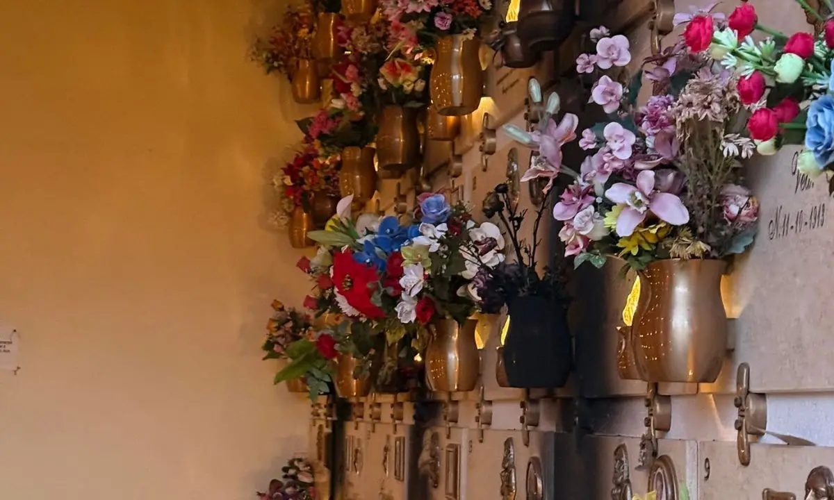 Cappelle incendiate al cimitero di Spezzano Sila, la condanna del sindaco\n