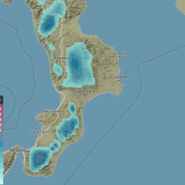 Arrivano freddo e neve in Calabria: fiocchi dai 600 m,\u00A0pioggia\u00A0e raffiche di vento fino a 100\u00A0km/h\n