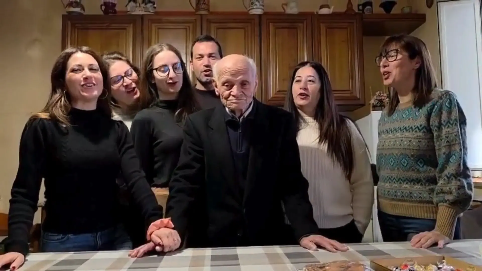 Melicuccà di Dinami in festa per nonno Micu: i cento anni di Domenico Sangiuliano