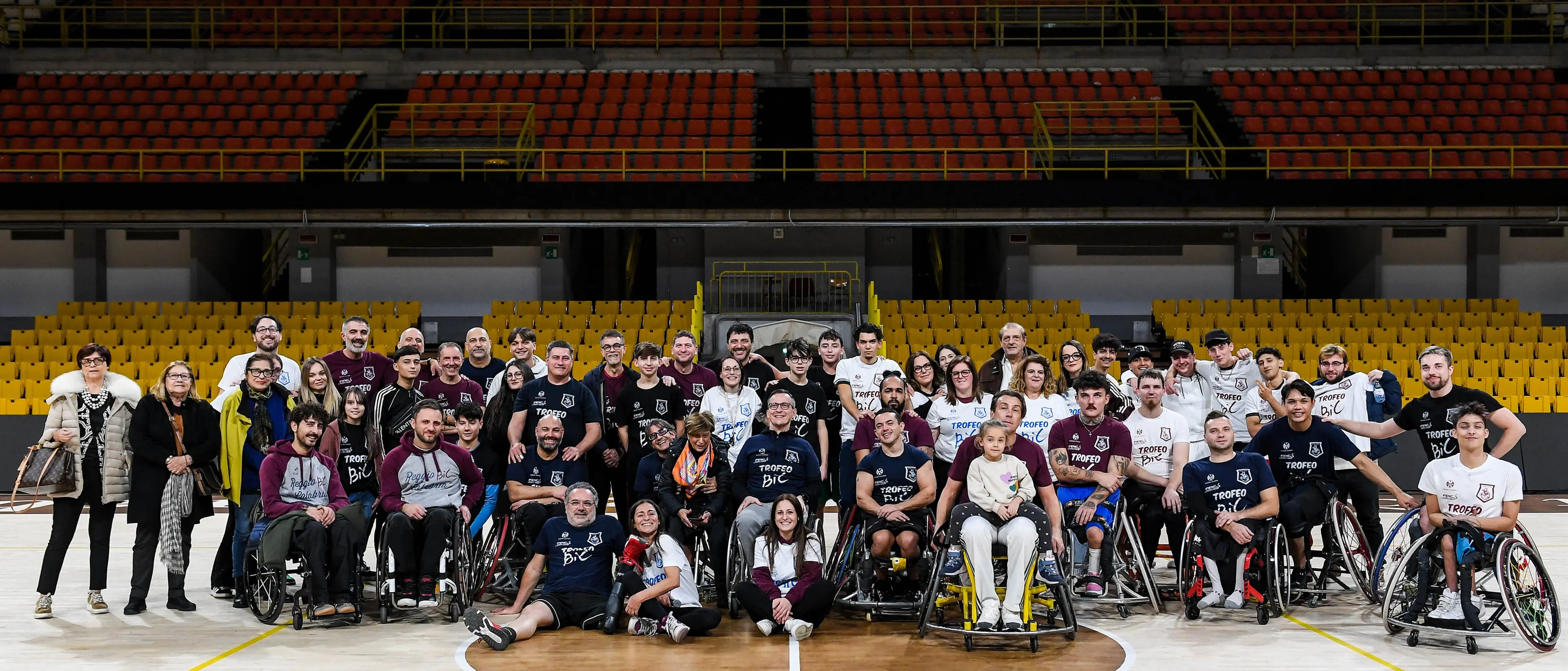 Trofeo BiC, il Palacalafiore si accende: ruote sul parquet, vecchie glorie e giovani insieme per i 10 anni della squadra reggina\n