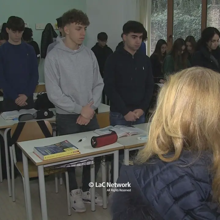 Strage di Crans-Montana, anche in Calabria un minuto di silenzio nelle scuole: «Inopportuno colpevolizzare i ragazzi»\n