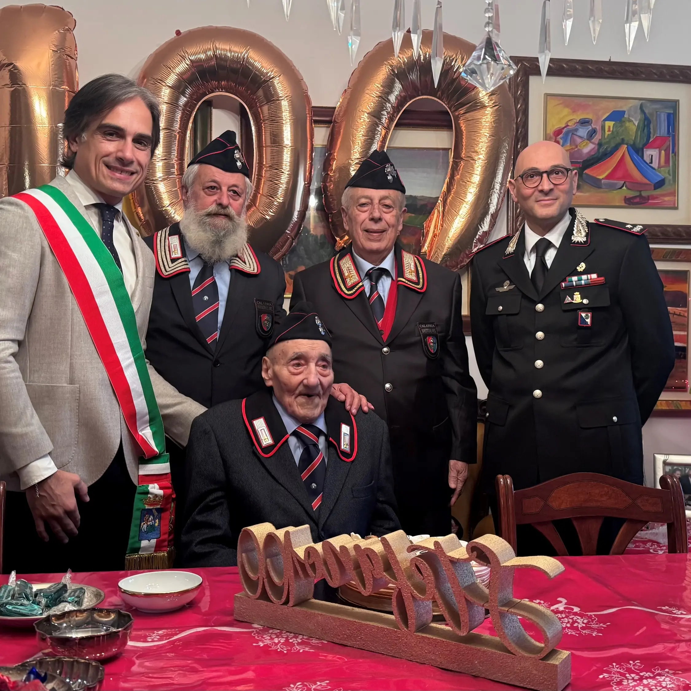 Un secolo di vita al servizio dell’Arma: omaggio al brigadiere centenario Stefano Arturo\n