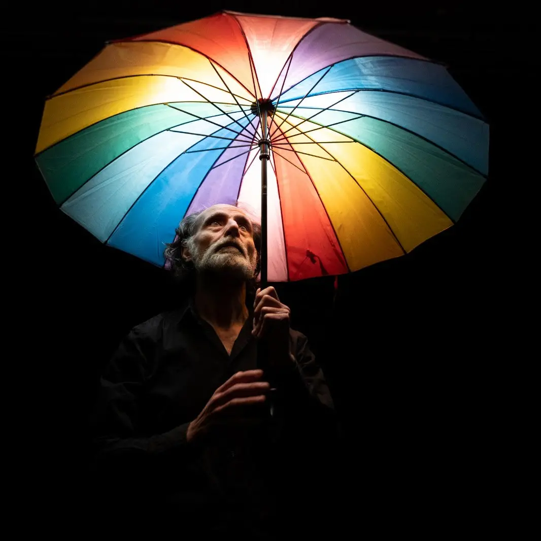 Di tutti i colori, lo spettacolo della compagnia Scenari Visibili in scena al Supercinema di Catanzaro\n