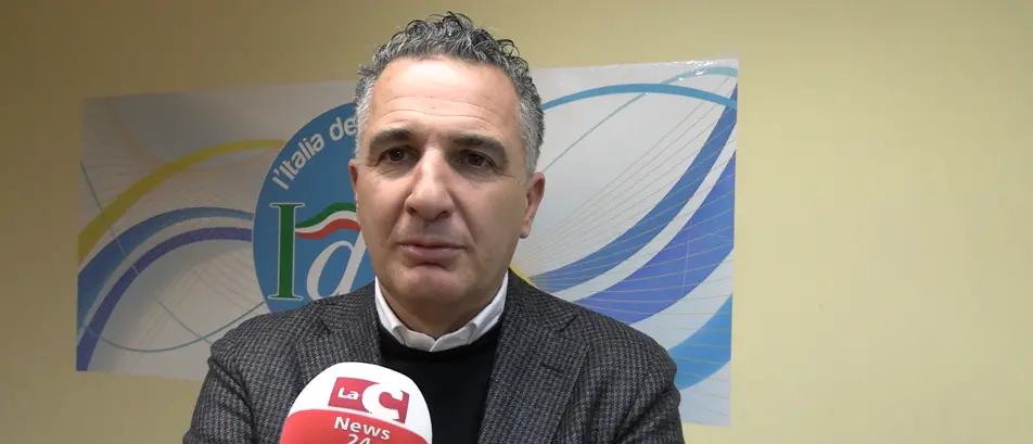 Aggressione a Orlandino Greco, l’ex sindaco di Castrolibero: «Un pugno in faccia alla comunità»\n