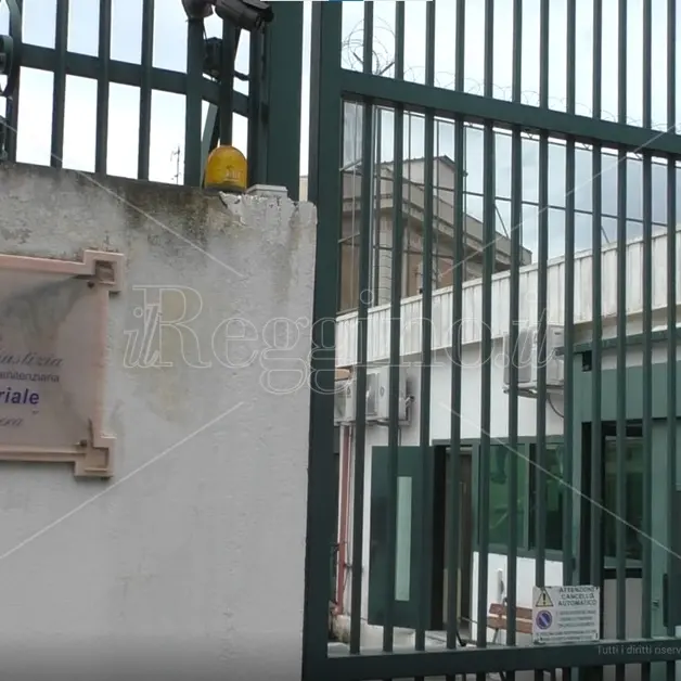 Reggio, continuità e nuova linfa per la sartoria del carcere Panzera: avviato l’iter per assumere un nuovo capo d’arte\n