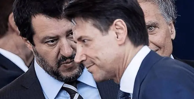 Salvini e Conte, ritorno di fiamma? Le nuove convergenze tra Lega e Cinque Stelle che inquietano Palazzo Chigi\n