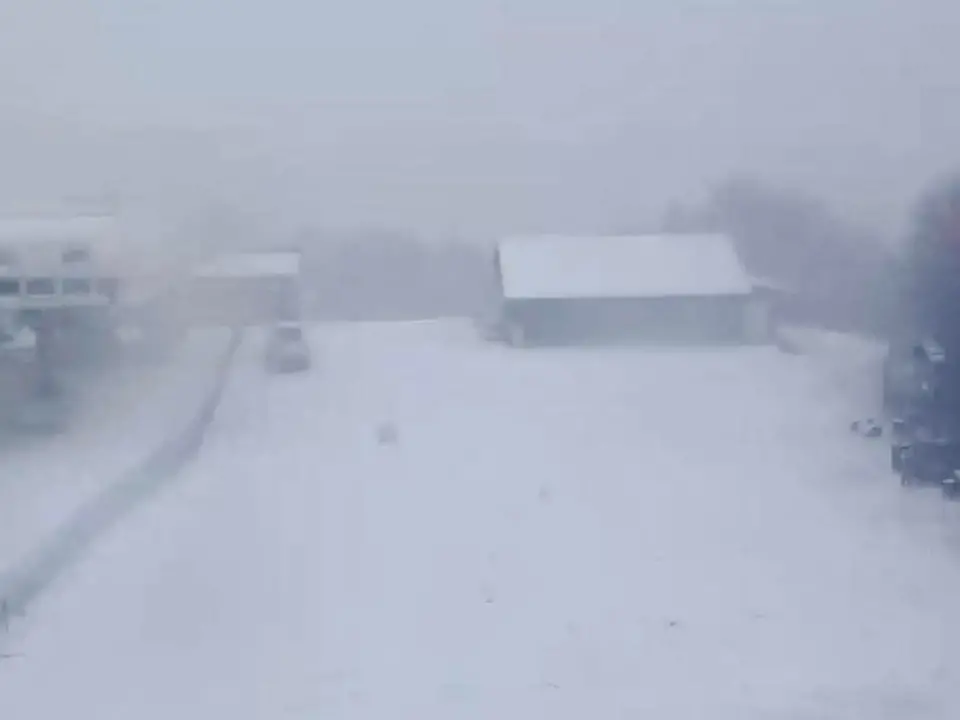 Freddo, pioggia e neve in montagna: il maltempo si abbatte sulla Calabria, raffiche di vento in arrivo -Video
