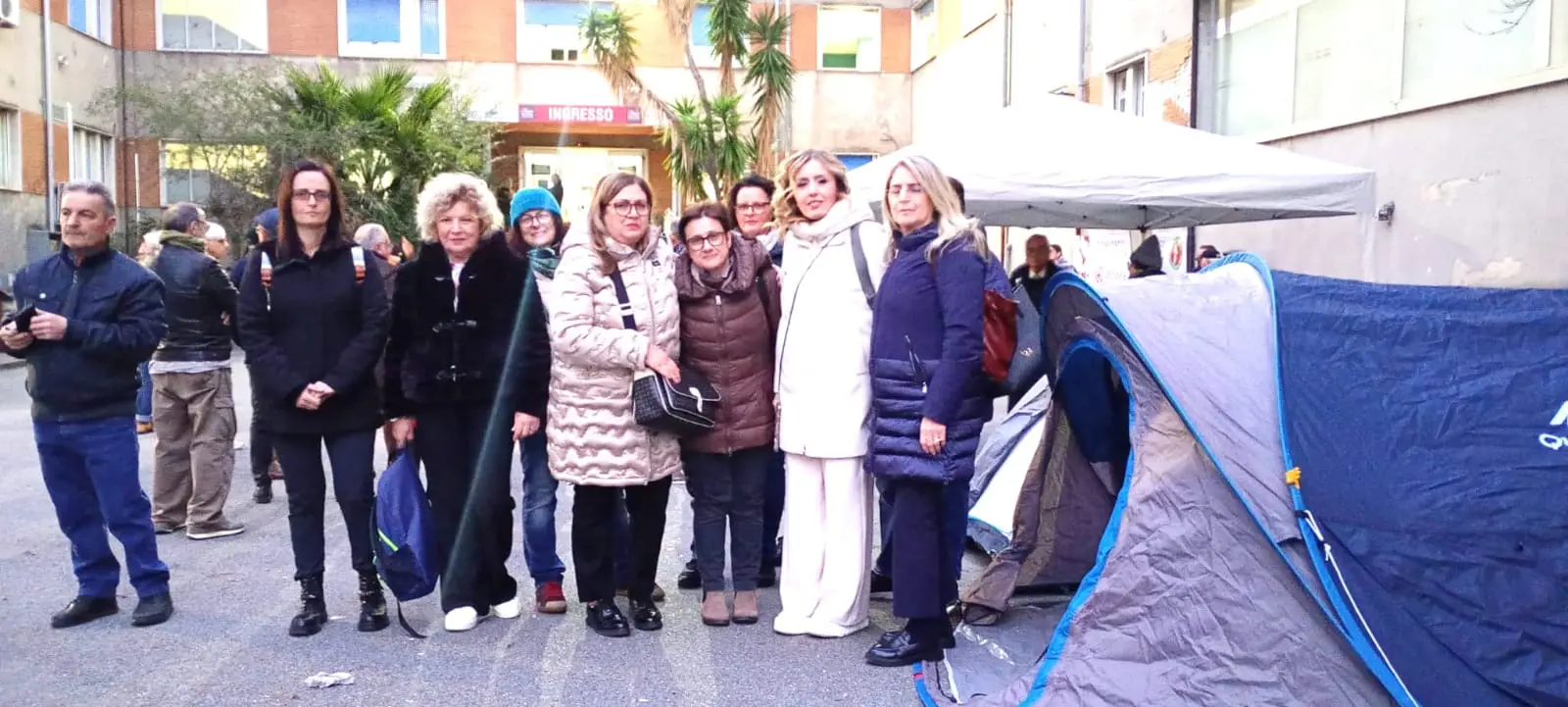 «La promessa di Cannizzaro per ora ci basta». Gli attivisti smontano le tende di protesta all’ospedale di Polistena\n