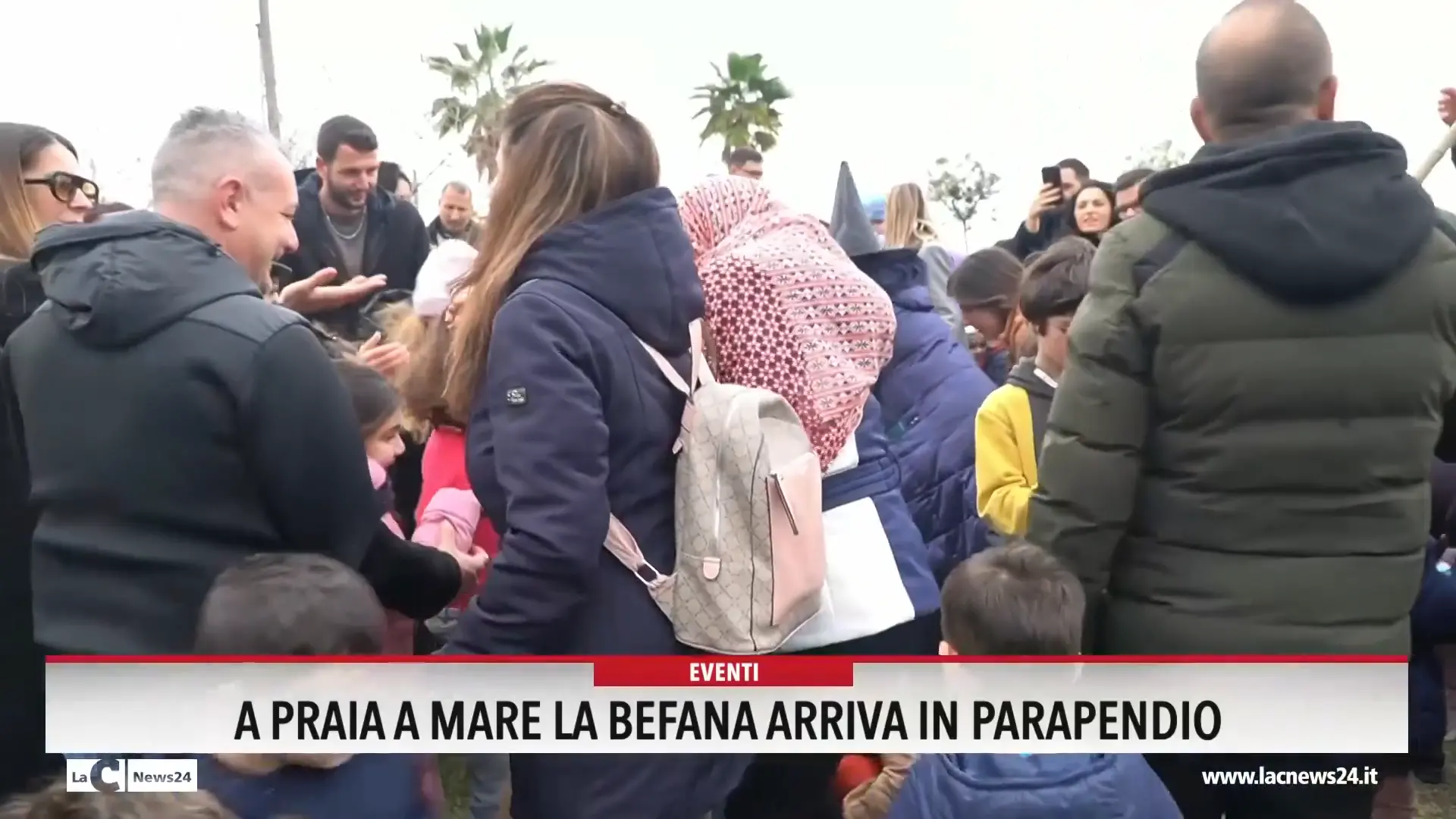 A Praia a Mare la Befana arriva in parapendio