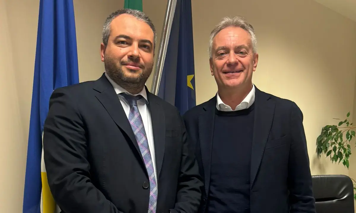 Via all’iter per l’installazione di 54 nuovi totem informativi nelle stazioni calabresi\n