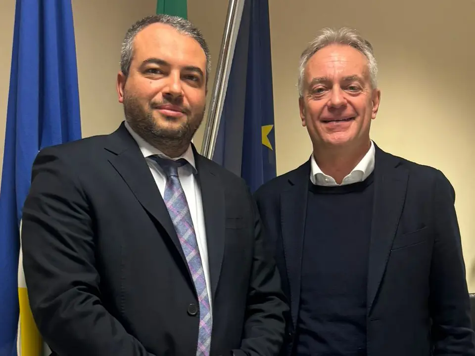 Via all’iter per l’installazione di 54 nuovi totem informativi nelle stazioni calabresi