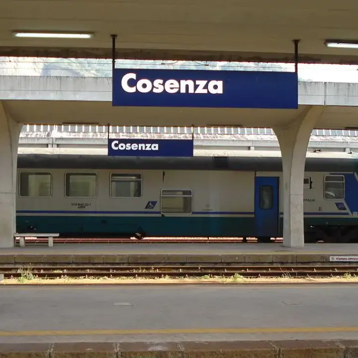Cosenza, via all'iter per l'installazione di un totem informativo in stazione