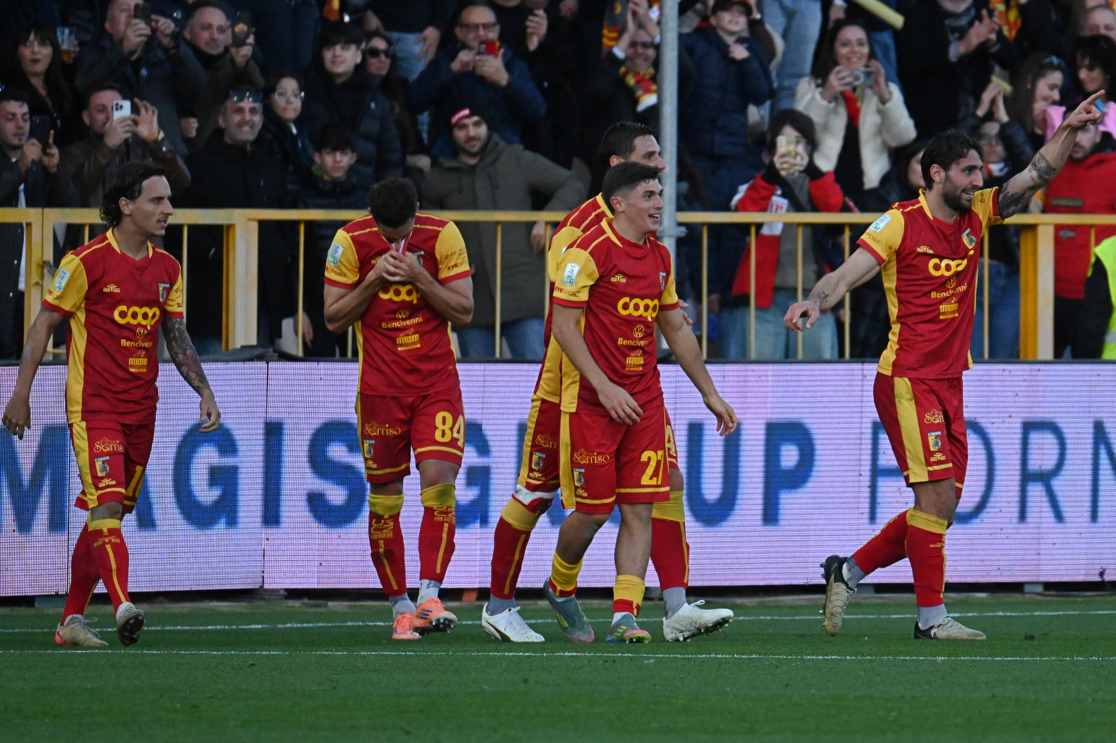 Verso Frosinone-Catanzaro, tra mercato e assenze: banco di prova per Aquilani\n