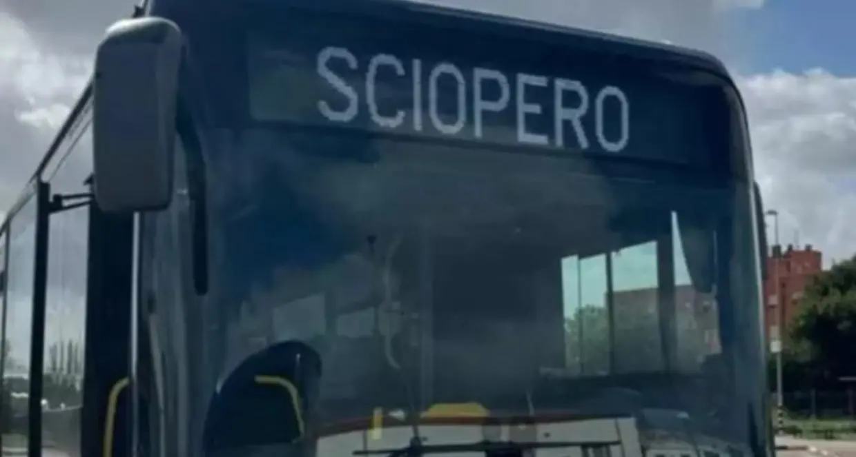 Partono i primi scioperi del 2026 nei trasporti: stop a trame e metro, bus e treni. Disagi anche negli aeroporti\n