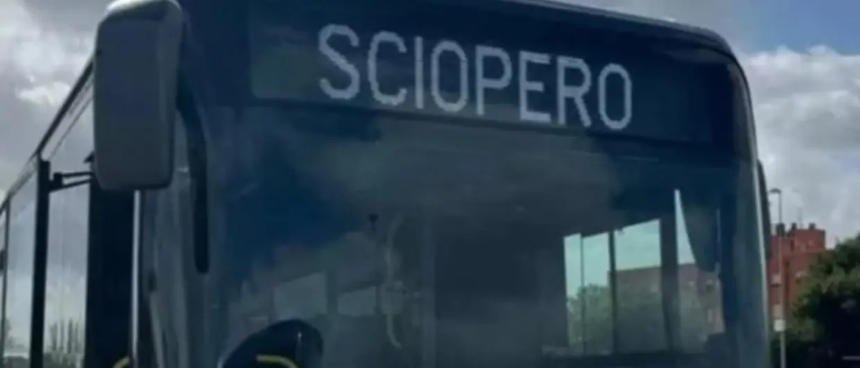 Partono i primi scioperi del 2026 nei trasporti: stop a trame e metro, bus e treni. Disagi anche negli aeroporti\n