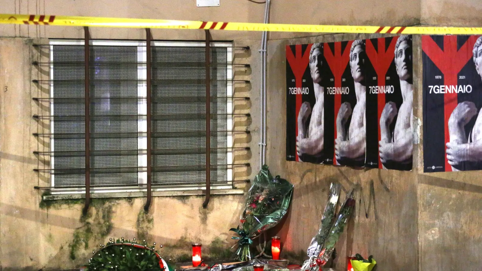 <p>Commemorazione ad Acca Larentia (foto Ipa)</p>\\n