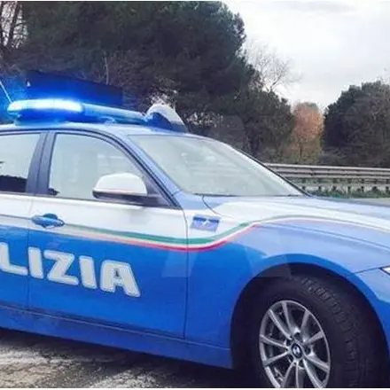 Paura sull’A2, auto contromano tra Pizzo e Lamezia: la Polizia interviene con la Safety car ed evita incidenti\n