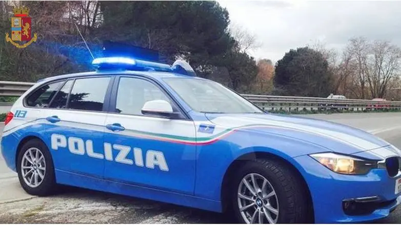 Paura sull’A2, auto contromano tra Pizzo e Lamezia: la Polizia interviene con la Safety car ed evita incidenti\n