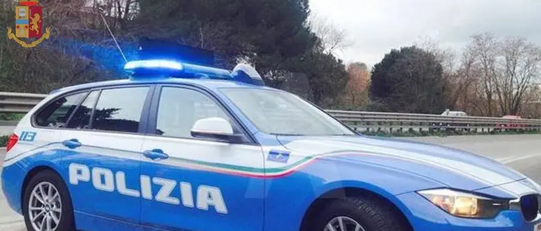Paura sull’A2, auto contromano tra Pizzo e Lamezia: la Polizia interviene con la Safety car ed evita incidenti\n