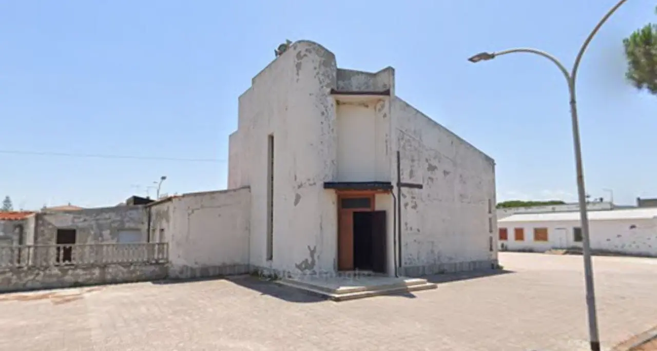 Furto in una chiesa di Gioia Tauro, i ladri portano via la campana e il crocifisso: «Un sacrilegio»\n