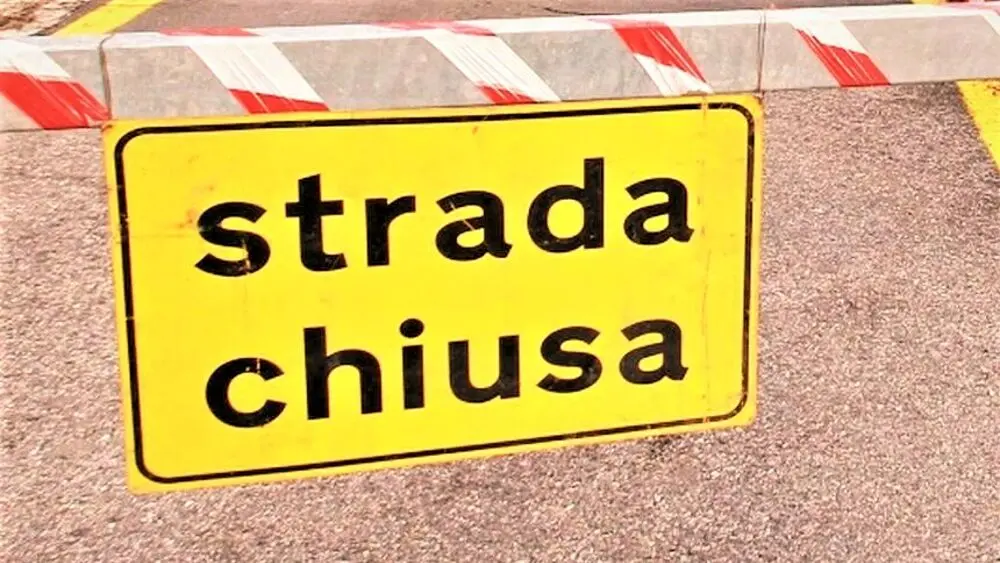 Frana sulla Provinciale 83, chiusura totale tra Parghelia e Zambrone. E riemerge il ricordo della tragedia del 2011\n