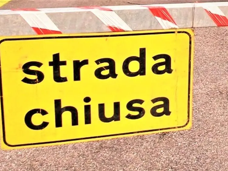 Frana sulla Provinciale 83, chiusura totale tra Parghelia e Zambrone. E riemerge il ricordo della tragedia del 2011