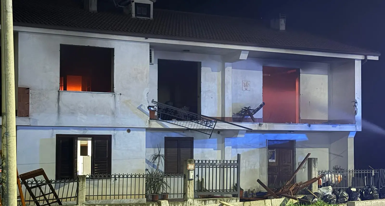 Esplode\u00A0bombola di\u00A0gas in una casa a Bisignano: una donna ferita trasportata in ospedale