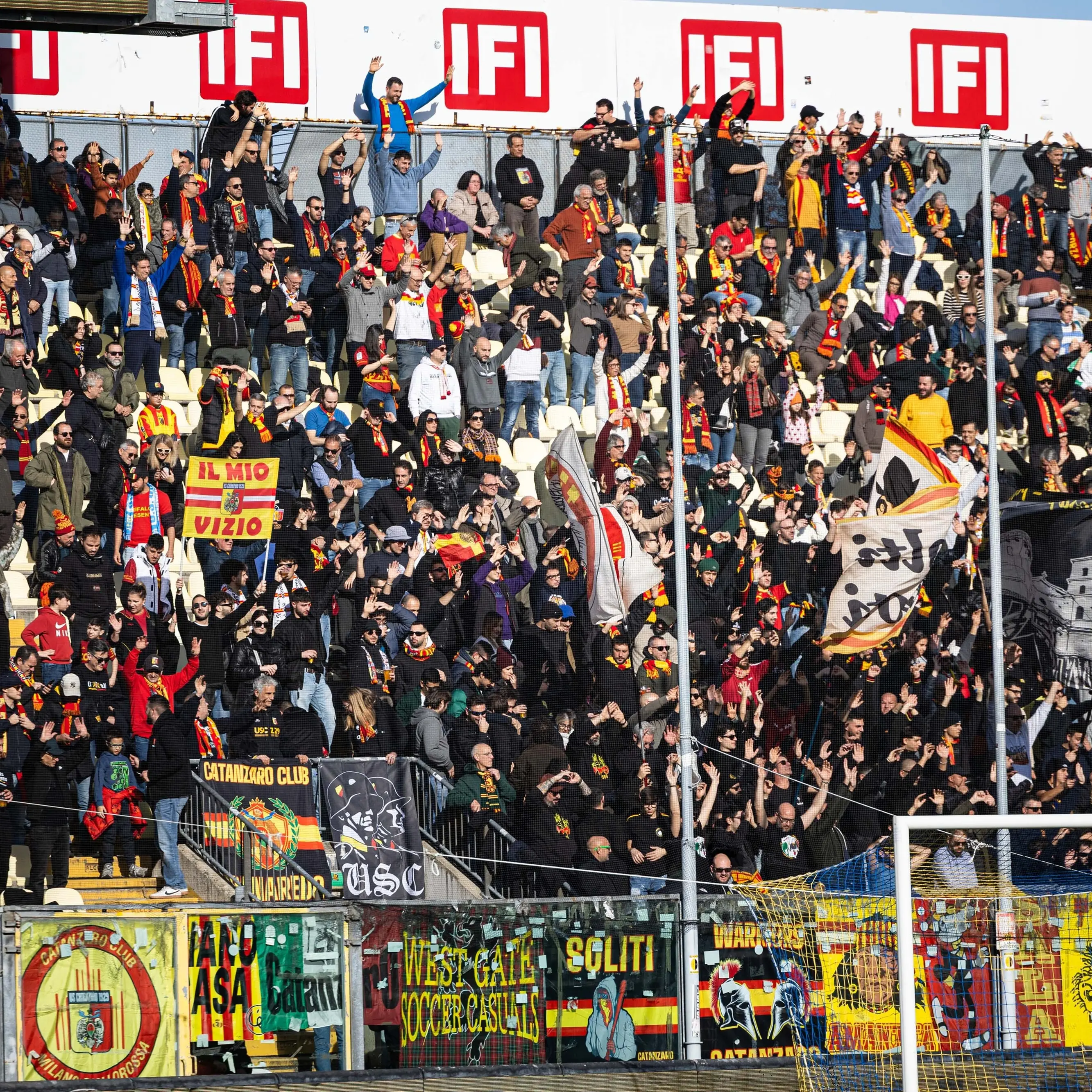 Verso Frosinone-Catanzaro, sold-out del settore ospiti: 1.020 tifosi giallorossi pronti a sostenere le Aquile\n