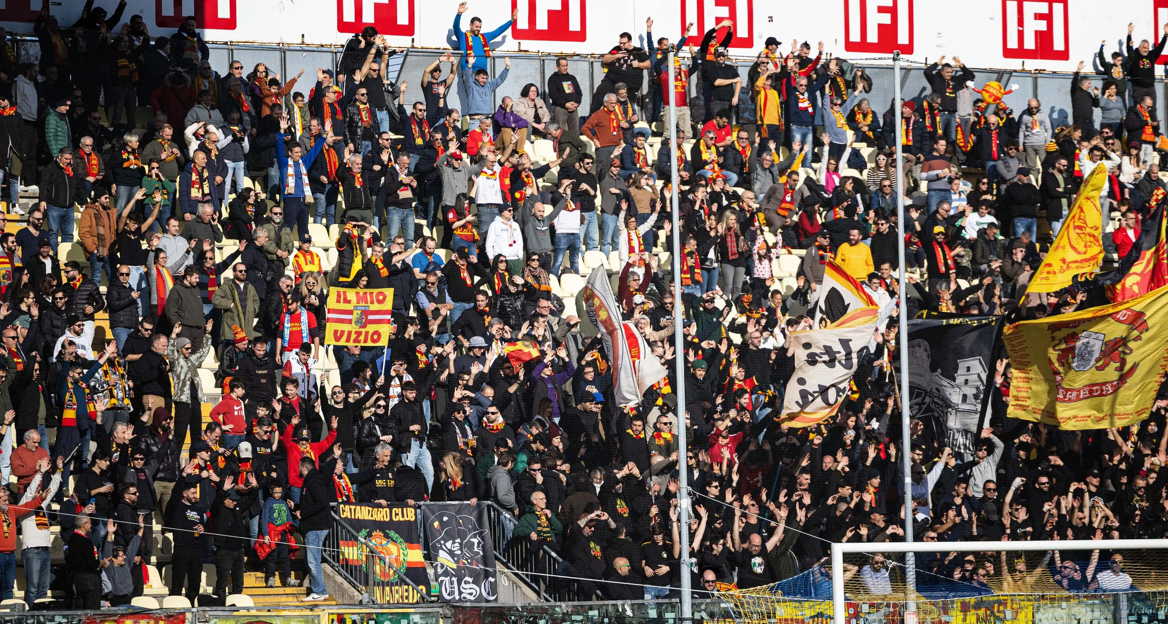 Verso Frosinone-Catanzaro, sold-out del settore ospiti: 1.020 tifosi giallorossi pronti a sostenere le Aquile\n