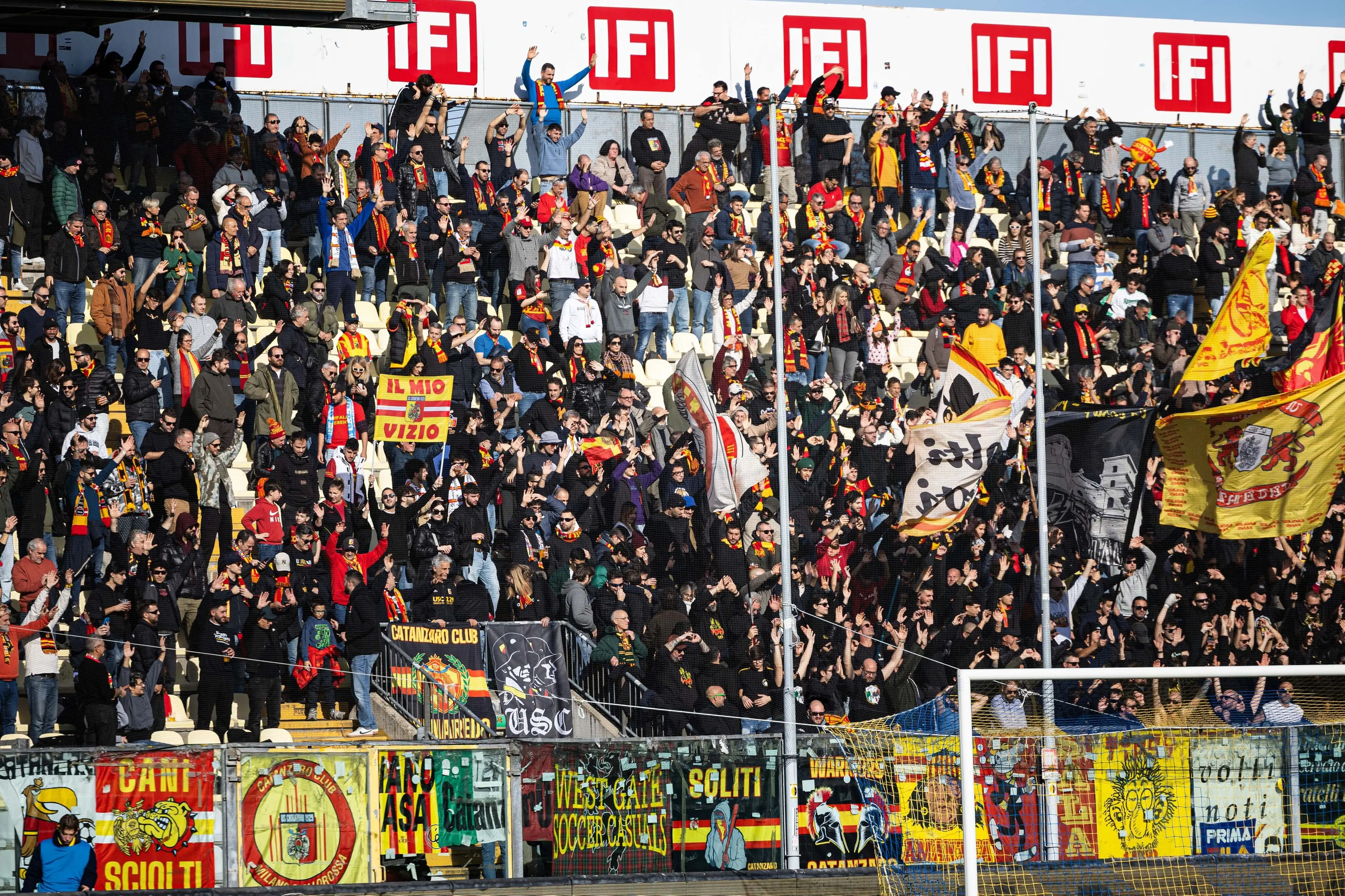 Verso Frosinone-Catanzaro, sold-out del settore ospiti: 1.020 tifosi giallorossi pronti a sostenere le Aquile\n