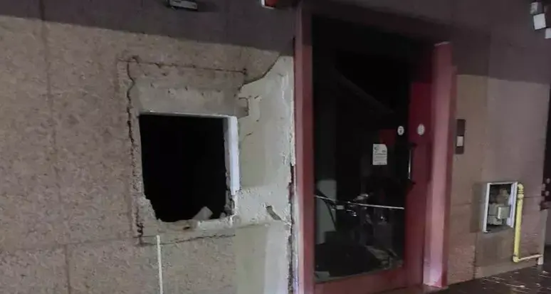 Nuovo assalto nella notte con esplosivo al bancomat, presa di mira la filiale di\u00A0Decollatura: portati via 200mila euro\n