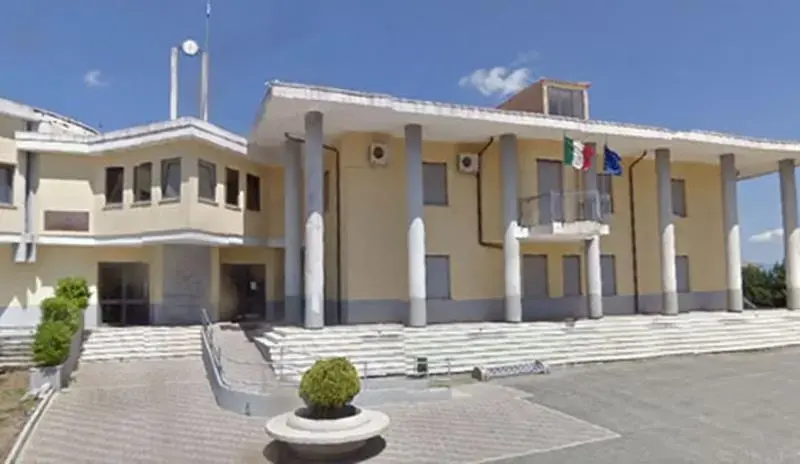 Limbadi, solo 10 giorni (nelle feste) per un concorso: polemiche sul bando per la ricerca del responsabile dell’Ufficio tecnico\n