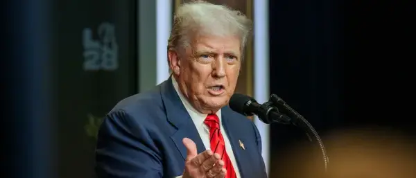 Trump insiste sull’acquisto della Groenlandia: per il tycoon l’isola dell’Artico vale 5,6 miliardi di dollari\n