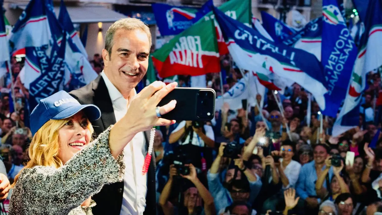 Forza Italia, Meloni promuove Tajani (e “boccia” Occhiuto): «Ha fatto un lavoro meraviglioso nel dopo-Berlusconi»\n