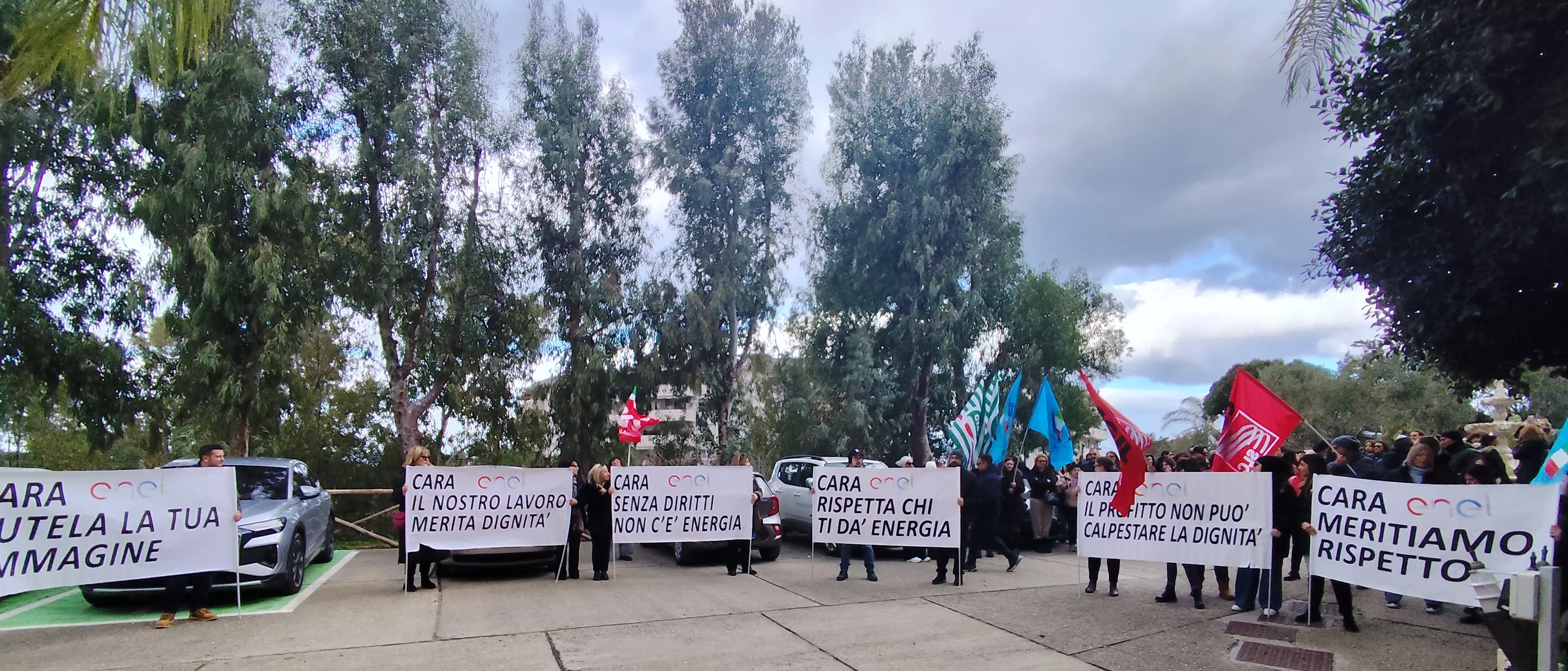 I lavoratori Enel scendono in piazza contro gli appalti selvaggi: «Rispettare il vincolo di territorialità e ripristinare la clausola sociale»\n