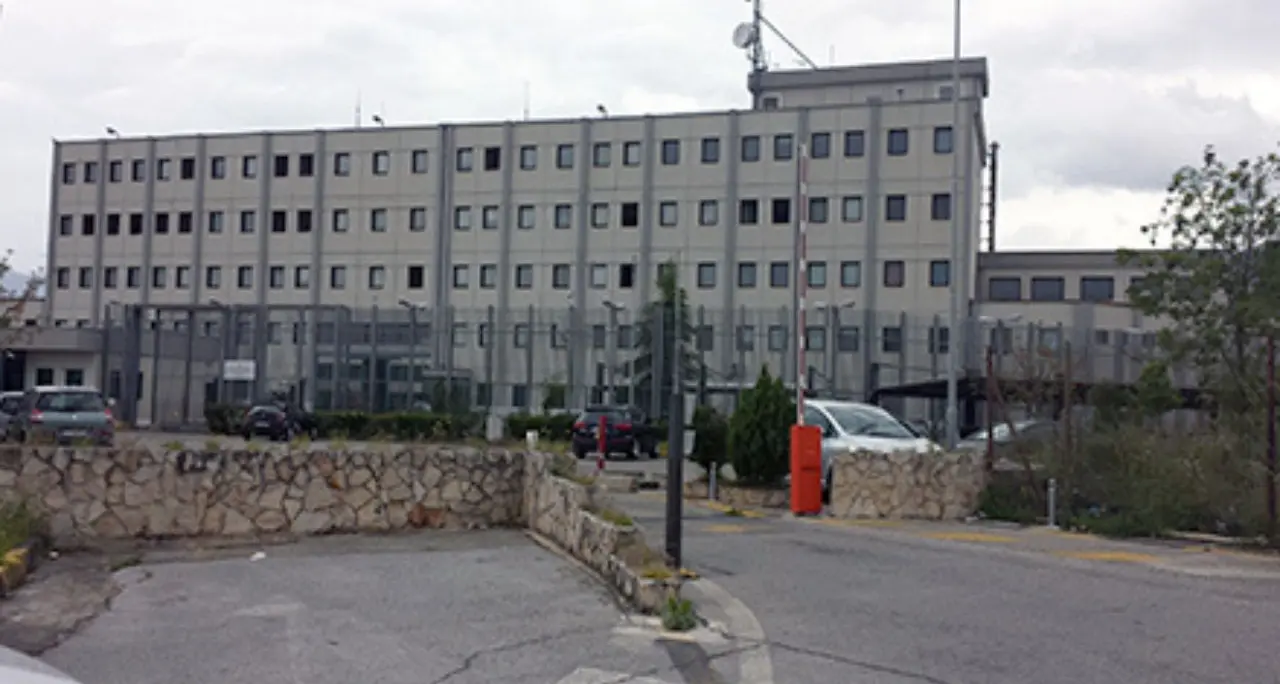 Castrovillari, detenuto evade durante un permesso di lavoro: arrestato dalla polizia penitenziaria\n