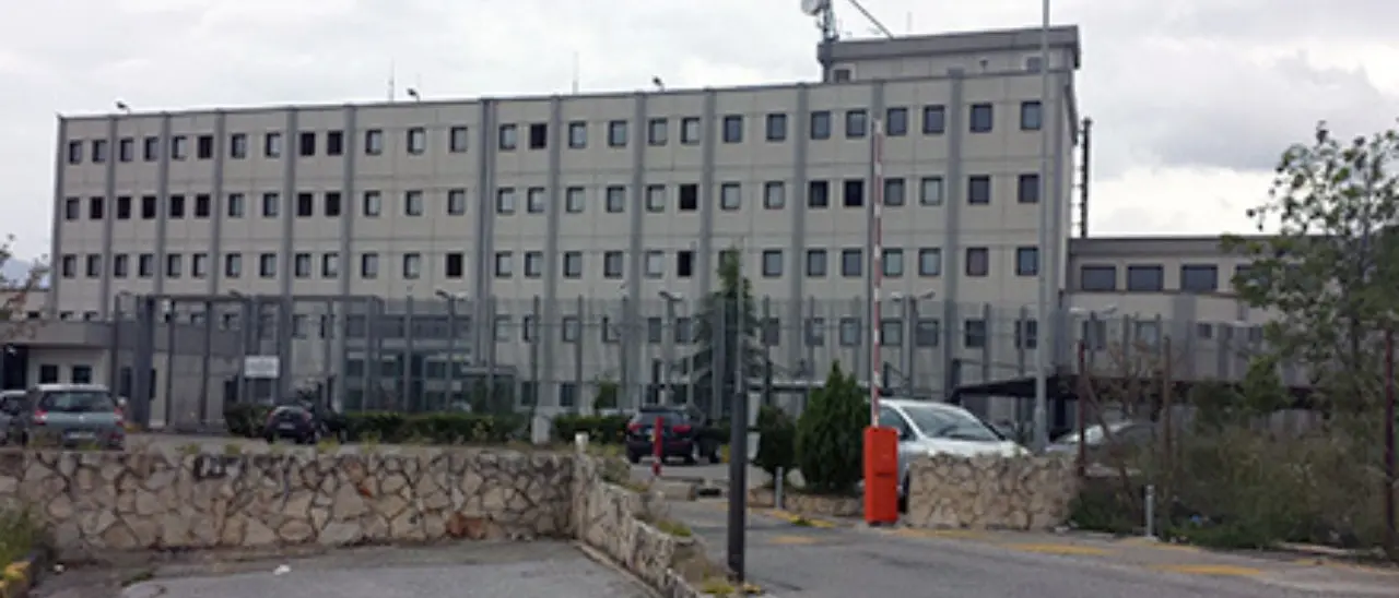 Castrovillari, detenuto evade durante un permesso di lavoro: arrestato dalla polizia penitenziaria\n