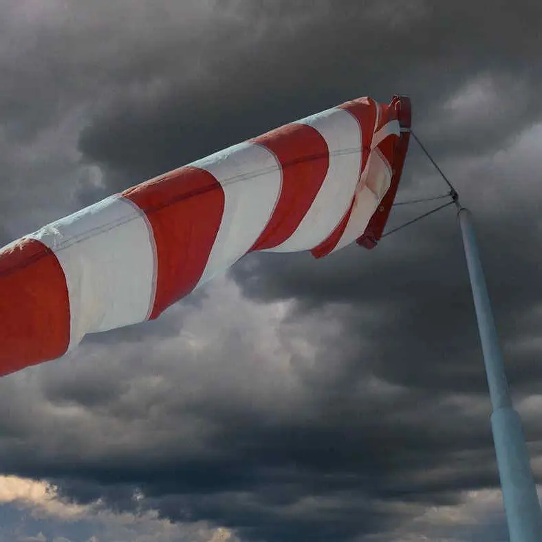 Provincia di Cosenza nella morsa del maltempo: piogge intense, vento fino a 110 km/h e mareggiate\n