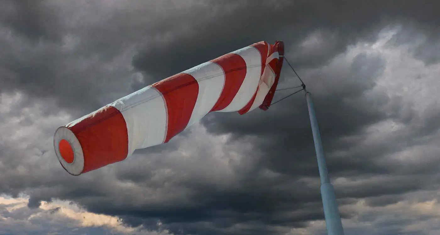 Provincia di Cosenza nella morsa del maltempo: piogge intense, vento fino a 110 km/h e mareggiate\n