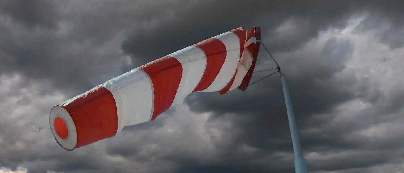 Provincia di Cosenza nella morsa del maltempo: piogge intense, vento fino a 110 km/h e mareggiate\n