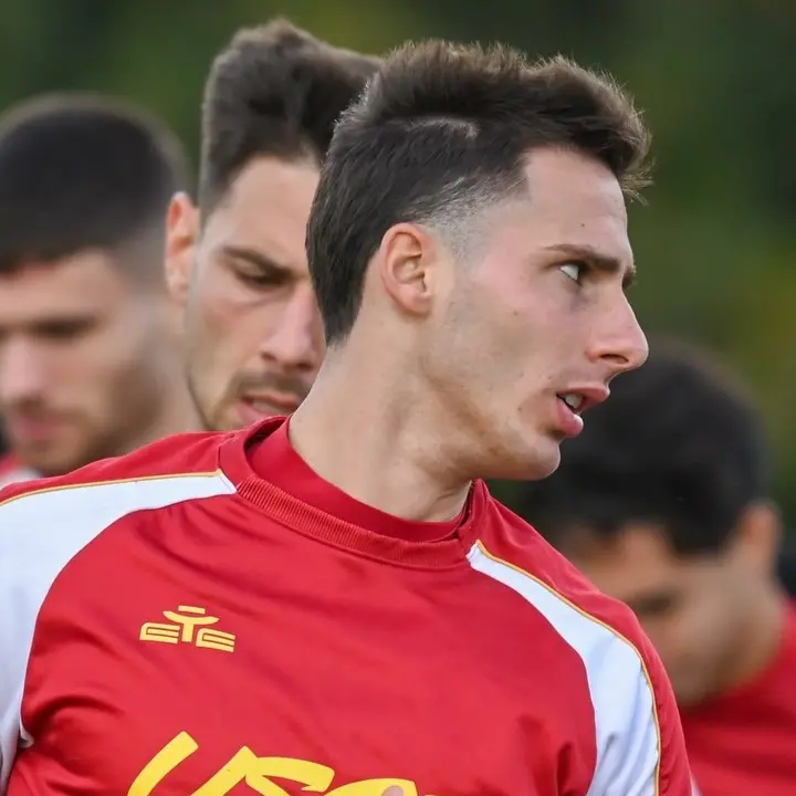 Il Catanzaro sfida il Frosinone, Aquilani scioglie le riserve: ecco i convocati giallorossi per la trasferta\n