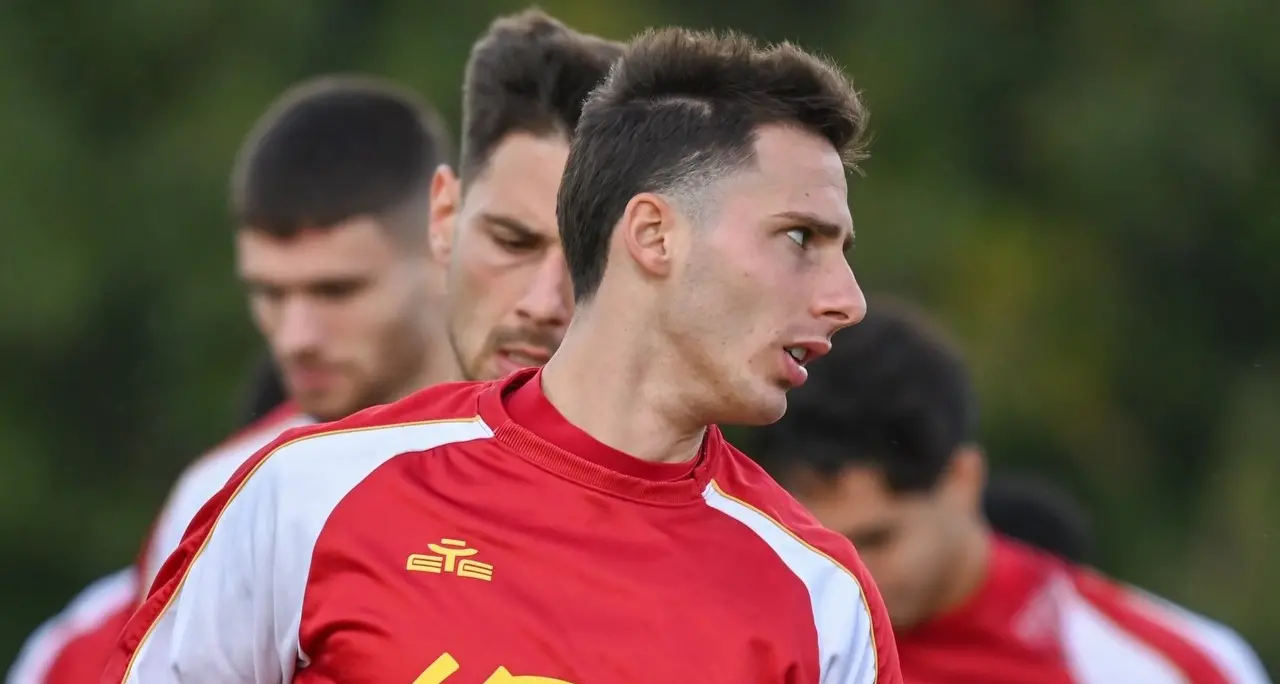 Il Catanzaro sfida il Frosinone, Aquilani scioglie le riserve: ecco i convocati giallorossi per la trasferta\n